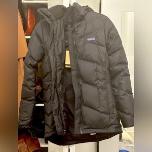 Women’s M Patagonia “Down with it” puffer jacket - NWT